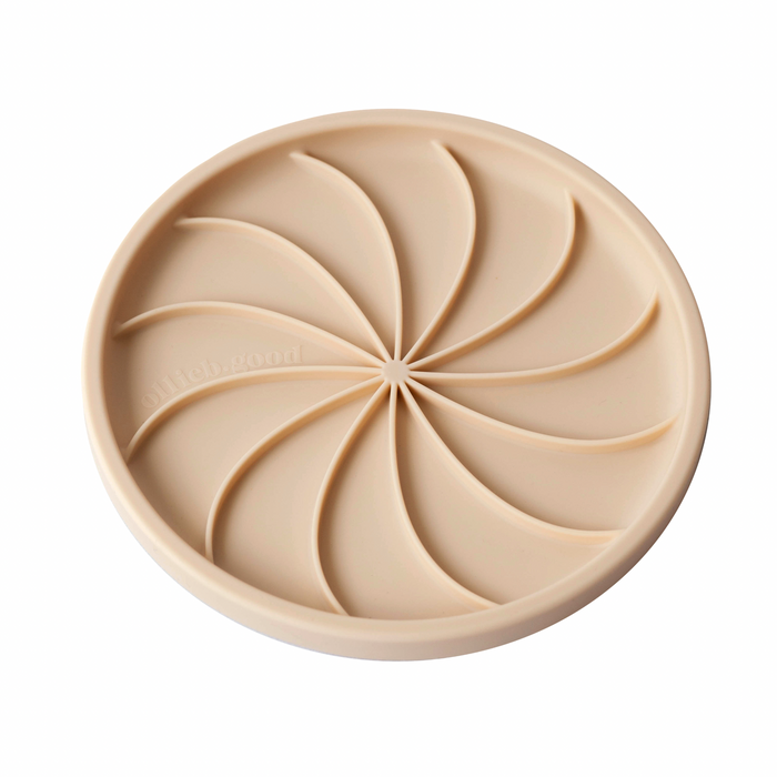 wheelies lick mat & lid | oatmeal