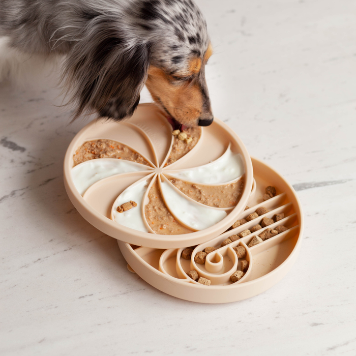 wheelies lick mat & lid | oatmeal