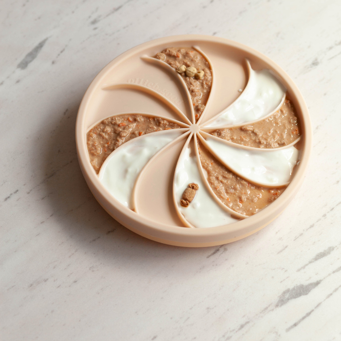 wheelies lick mat & lid | oatmeal